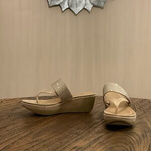 Reaction Kenneth Cole Shimmering Beige Wedges